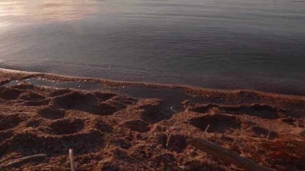 Прекрасний Ранковий Похід Навколо Озера Сході Сонця Захоплюючими Видами Спокійною — стокове відео