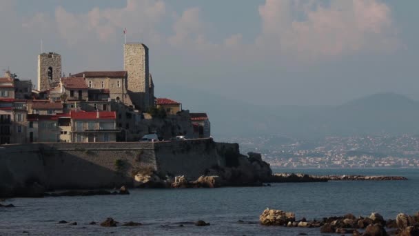 Παλιά Πόλη Στην Antibes Γαλλία Φαίνεται Από Νερό Τον Πύργο — Αρχείο Βίντεο