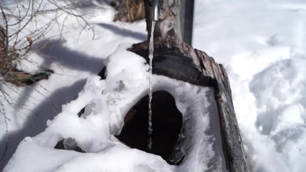 Water Out Icy Well — Stock Video