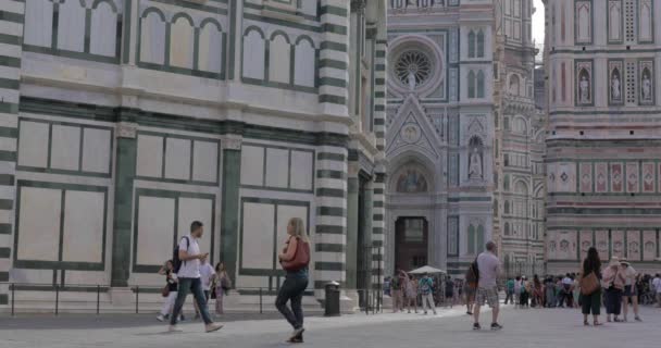 Jalkaliikenne Baptisteryn Edessä Firenzen Duomon Cattedrale Della Maria Del Fiore — kuvapankkivideo