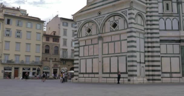 Tráfego Pés Frente Batistério Fora Duomo Florença Cattedrale Della Maria — Vídeo de Stock