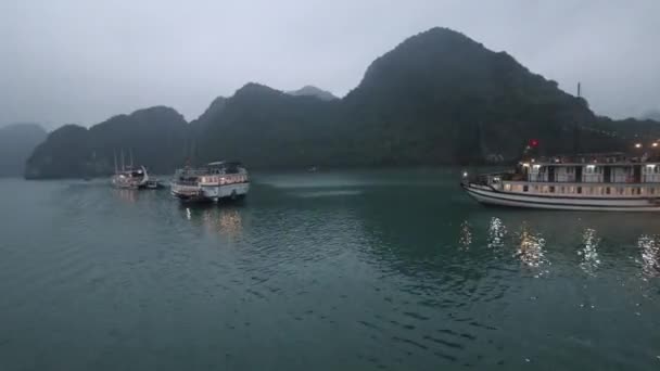 Hiper Lapso Drone Torno Barcos Halong Bay Vietnã — Vídeo de Stock