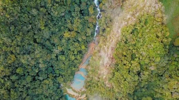 Lecące Nad Krętą Rzeką Semuc Champey Basenami Gwatemali Aerial Top — Wideo stockowe