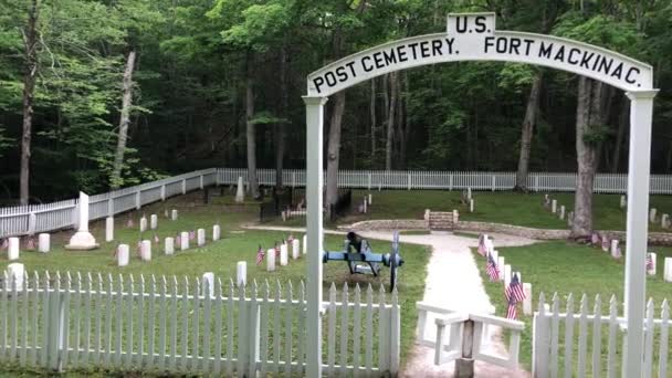 Post Cemetery Fort Mackinac Mackinac Island Michigan Eua Cemitério Soldados — Vídeo de Stock