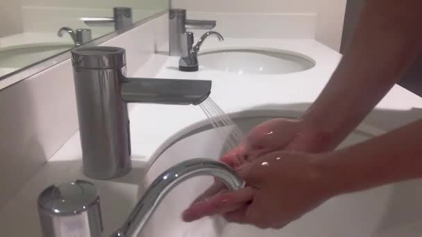 Płukanie Mydła Rąk Aby Upewnić Się Wszystkie Bakterie Wyłączone Często — Wideo stockowe