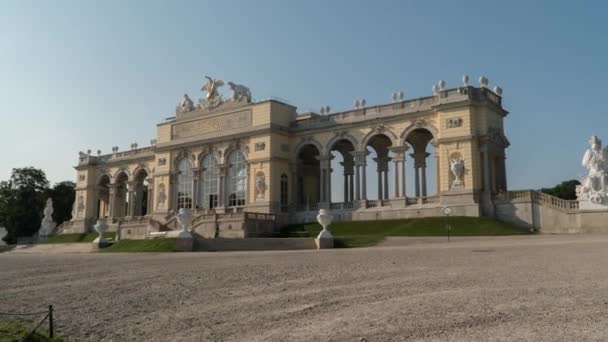 维也纳13区Schnbrunn Gloriette城堡的时间过去了 一大早就开枪了 — 图库视频影像