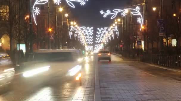 Tráfico Nocturno Avenida Gediminas Caducidad Del Tiempo Navidad Vilna Lituania — Vídeos de Stock