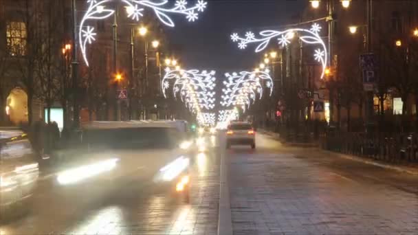 Éjszakai Forgalom Gediminas Sugárúton Karácsonyi Idő Lejárta Vilniusban Litvániában — Stock videók