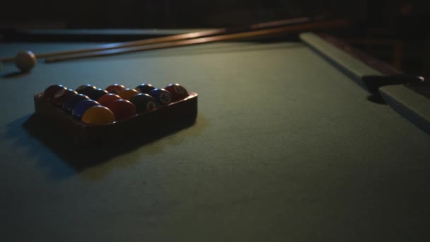 Révéler Plan Table Billard Dans Sous Sol Sombre Atmosphère Est — Video