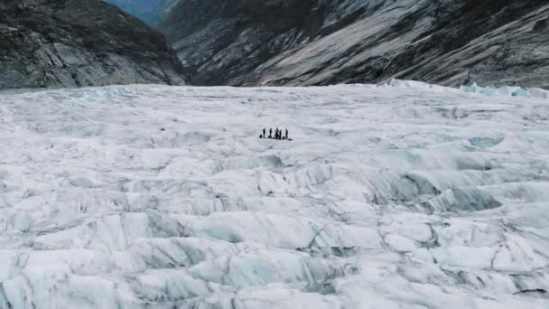 挪威Jostedalsbreen Nigardsbreen冰川的录像 这是用Dji Mavic Air录制的从冰川顶部拍摄到底部 — 图库视频影像