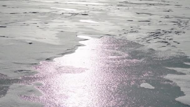 Lago Ghiacciato Nelle Alpi Svizzere Con Sole Splendente Sul Lago — Video Stock
