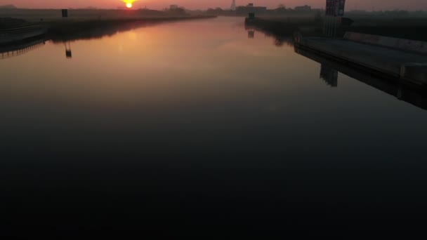 Imágenes Aéreas Las Ciudades Pueblos Holandeses Cerca Del Agua Filmadas — Vídeos de Stock