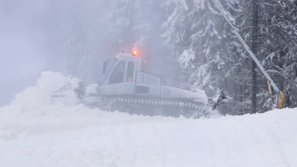 Peluquero Nieve Haciendo Colina Listo Para Esquiar — Vídeos de Stock