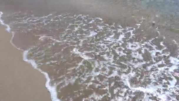 Kleine Golven Het Zand Van Een Strand Aan Spaanse Middellandse — Stockvideo