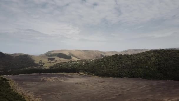 Dunas Arena Con Lago Montañas — Vídeo de stock