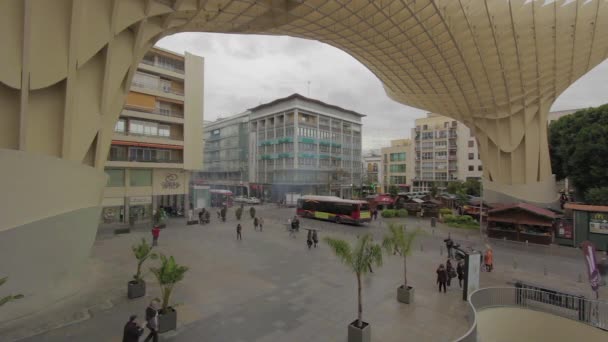 スペインのセビリアのLa Encarnacin Squareの人々のタイムラプス メトロポールパラソル — ストック動画