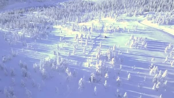 Épico Nevado Montanhas Norueguesas Com Trator Preparando Rotas Esqui Cross — Vídeo de Stock