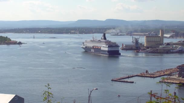 Dfds Färja Som Går Från Oslo Hamn Med Allmän Strand — Stockvideo