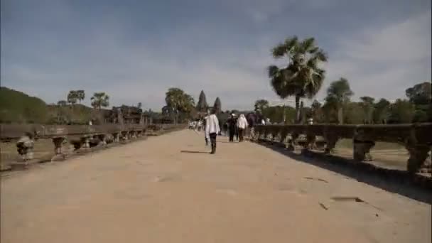 カンボジア航空に位置する歴史的な石の寺院の眺め — ストック動画