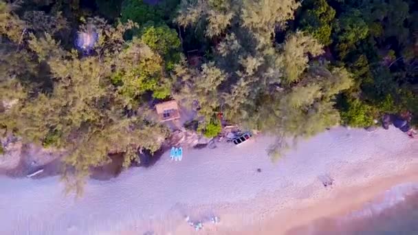 Aerial Revelando Paraíso Exótico Praia Laranja Com Ondas Vista Superior — Vídeo de Stock