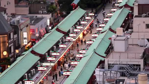 Folk Njuter Kväll Ute Promenadgata Med Butiker Tokyo Japan — Stockvideo