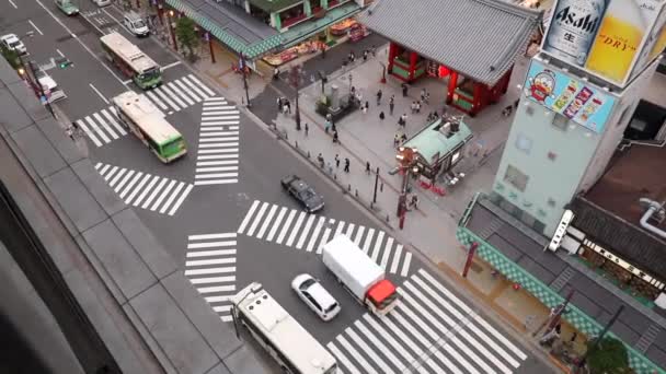 Yleiskustannukset Korkea Kulma Näkymä Liikenteen Läpi Crosswalk Tokiossa Japanissa — kuvapankkivideo