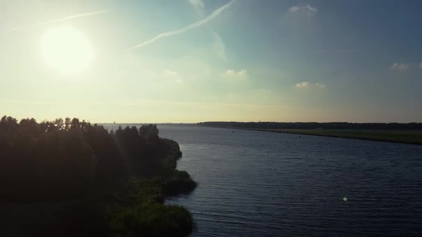 Hollanda Bir Gölde Güzel Bir Gün Batımı — Stok video