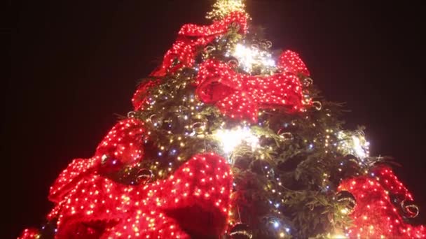 Decoraties Een Prachtige Kerstboom Tijdsverloop — Stockvideo