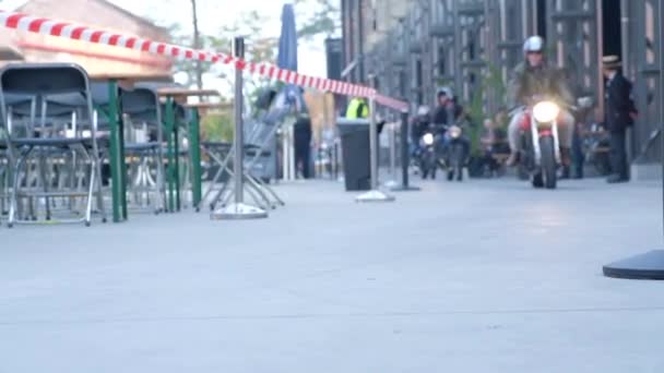 Jeźdźcy Jadący Kierunku Kamery Ustawiający Ostrość Przejażdżce Dżentelmenów Gandawie Belgia — Wideo stockowe