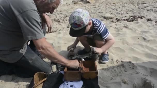 Piratenschat Vinden Het Strand — Stockvideo