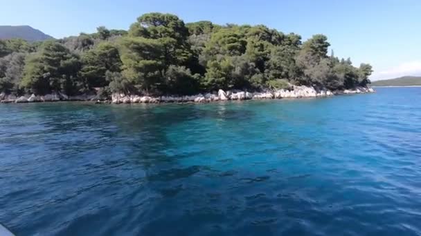 Jacht Passiert Griechische Insel — Stockvideo