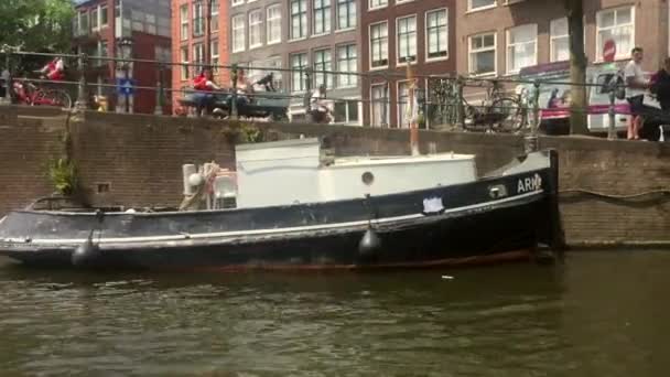 Boottocht Door Kanalen Van Amsterdam — Stockvideo