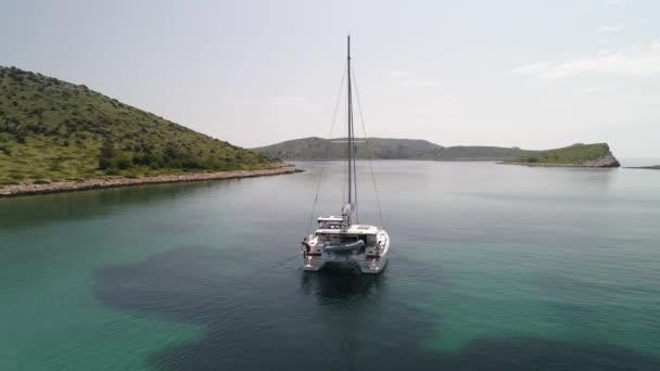 Iate Navegando Mar Adriático Azul — Vídeo de Stock