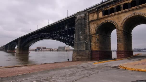 Ponte Eads Sobre Rio Mississippi — Vídeo de Stock