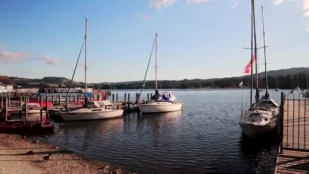 Right Lake Golden Hour Showing Sun Water Boats Wooden Jettys — Stock Video