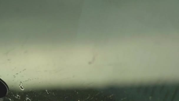 Parabrezza Auto Con Pioggia Tergicristalli All Esterno — Video Stock