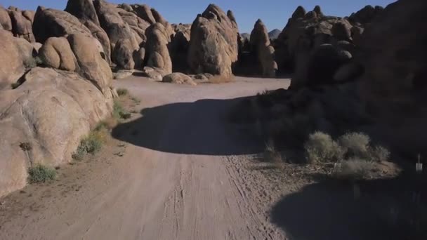 Snímek Přiblížení Dronů Tábora Blm Alabama Hills Lone Pine Kalifornii — Stock video