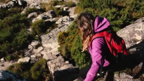 Masa Dağını Keşfeden Bir Kadın — Stok video