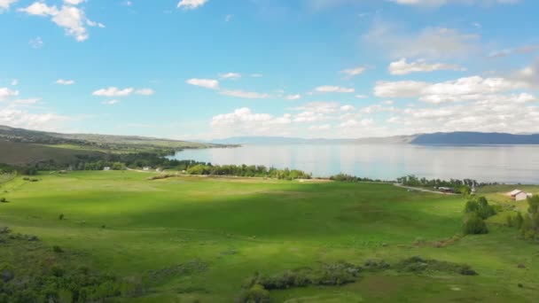 Scenic Aerial Footage Van Utah Blue River Green Hill Voorwaarts — Stockvideo