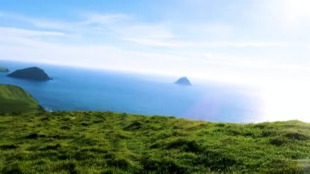 Ein Schwenk Mit Der Skelligen Insel Horizont Der Insel Auf — Stockvideo