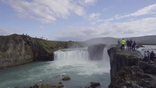 Godafoss Waterfall Vänster Del Brett Med Toursits Island — Stockvideo