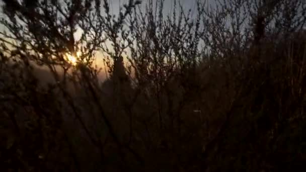 Den Sonnenuntergang Über Den Bergen Beobachten Zeitlupe — Stockvideo