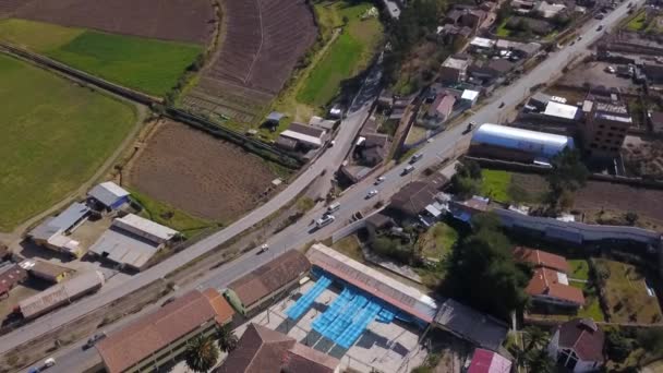 Slow Motion Drone Shot Van Auto Rijden Landelijke Peru Sacred — Stockvideo