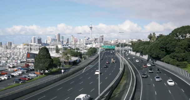 Auckland City Autópálya Várossal Háttérben — Stock videók