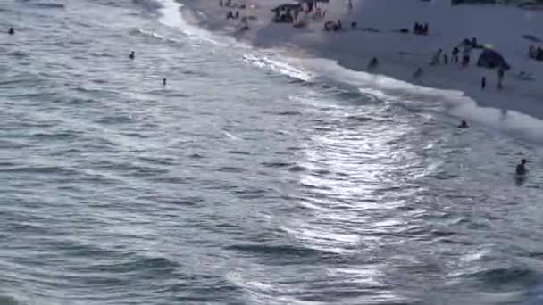 Aufnahme Des Ozeans Von Einem Pier — Stockvideo
