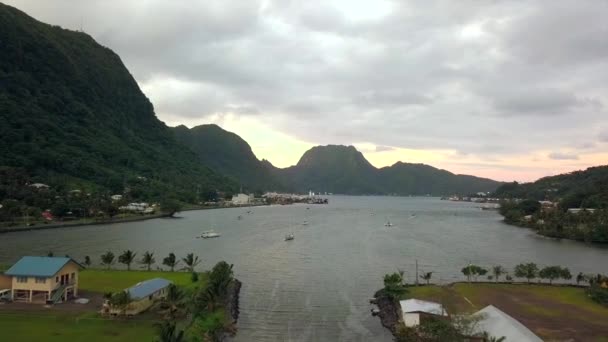 Drone Aérien Pago Harbor Pago Pago Samoa Américaines Rainmaker Mountain — Video