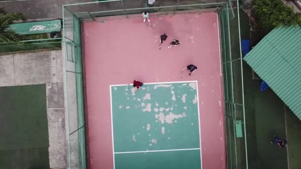 사람들 턴이라고 운동장에서 테니스를 — 비디오
