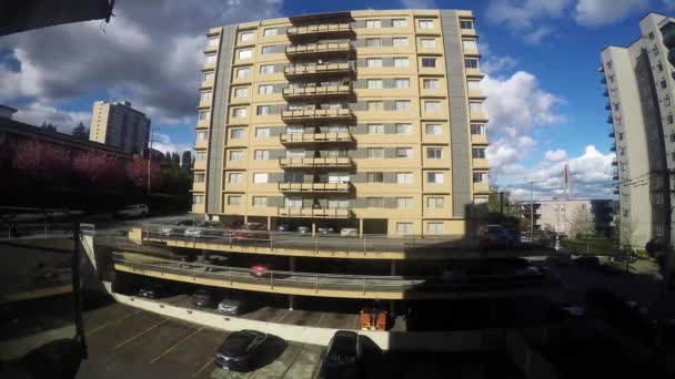 Time Lapse Obytné Budovy Městě Oblačného Slunečného Dne New Westminster — Stock video