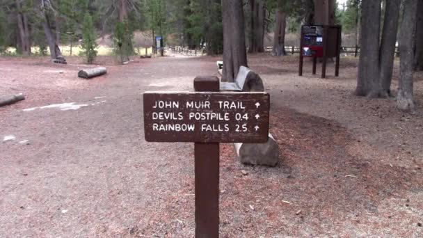 Popular Trail Devil Postpile Mammoth Lakes Leads Devil Postpile John — Stock Video