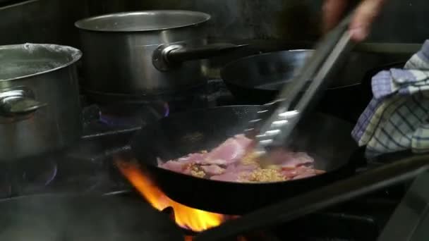 Kochen Frühstück Der Gewerblichen Küche — Stockvideo